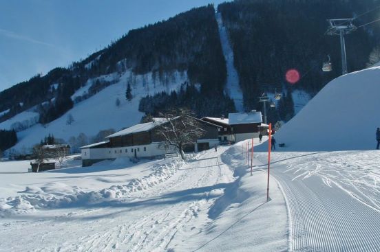 Skifahren bis direkt vor die Haustüre zum Heißhof